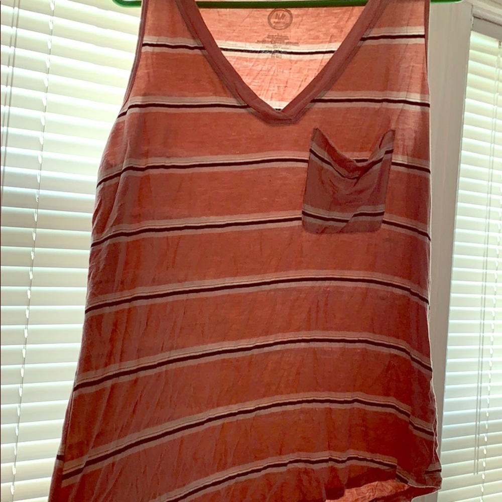 Sleeveless T-shirt